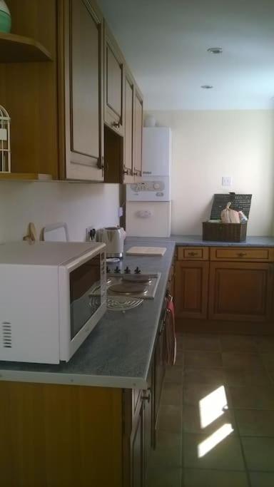 Large Countryside Home Tow Law Bagian luar foto